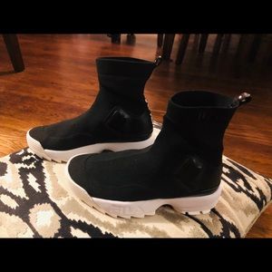 Women’s FILA sneakers size 7